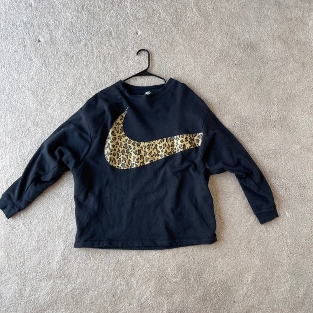 Nike Sweatshirt Leopard Swoosh Oversized Women’s Size Medium